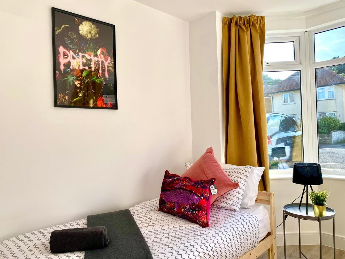 Brand New 2022 Beautiful & Stylish 2 Bedroom Apartment! - 5 Minute Walk To The Best Beach! - Great Location - Free Parking - Fast Wifi - Smart Tv - Sleeps Up To 4! Close To Bournemouth & Poole Town Centre & Sandbanks Εξωτερικό φωτογραφία